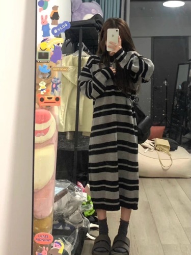 French retro striped design knitted dress for women autumn and winter high-end loose mid-length pullover sweater dress
