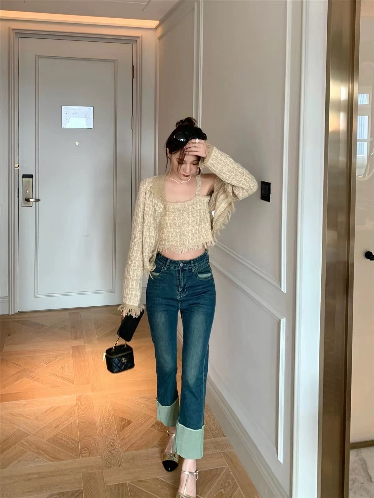 2023 autumn and winter knitted two-piece set, versatile raw edge design, small fragrant suspender short long-sleeved sweater for women, trendy
