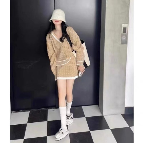 Korean chic autumn and winter retro V-neck contrasting hemp pattern sweater + high waist and hip knitted skirt two-piece set for women