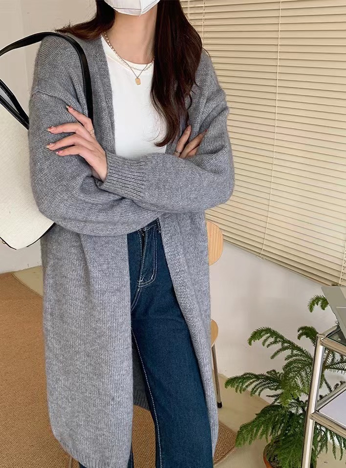 Mid-length cardigan for women knitted over the knee 2023 spring and autumn new style lazy v-neck coat sweater