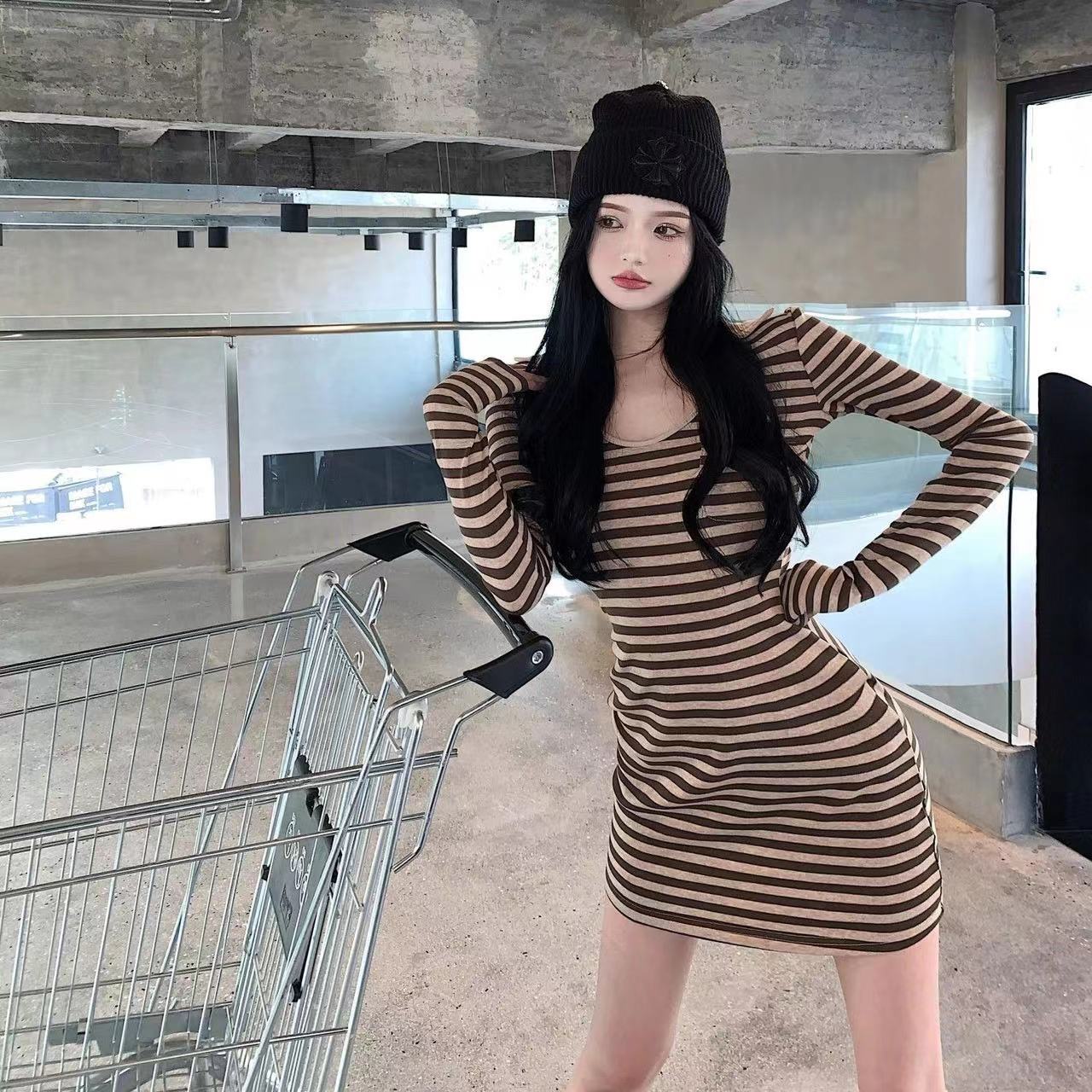 翻領條紋連衣裙女2023春秋季新款純欲氣質修身顯瘦辣妹包臀短裙潮