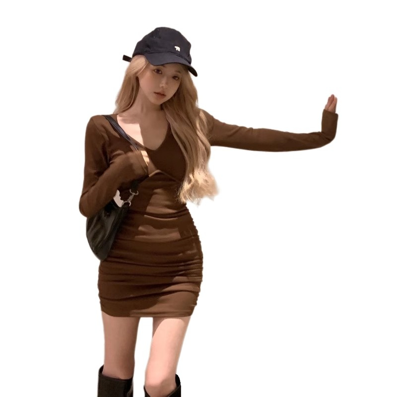 2023 new autumn and winter V-neck brown long-sleeved dress for women who want to slim down the waist, short skirt, pleated hip skirt