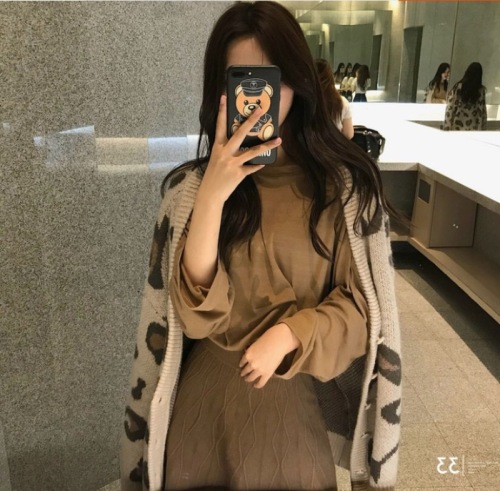 Japanese retro outer sweater for women in autumn and winter new style lazy style loose autumn leopard print knitted cardigan jacket