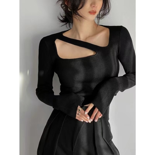 d/z shop clavicle French square neck hollow sweater for women in autumn and winter black scheming hollow inner base