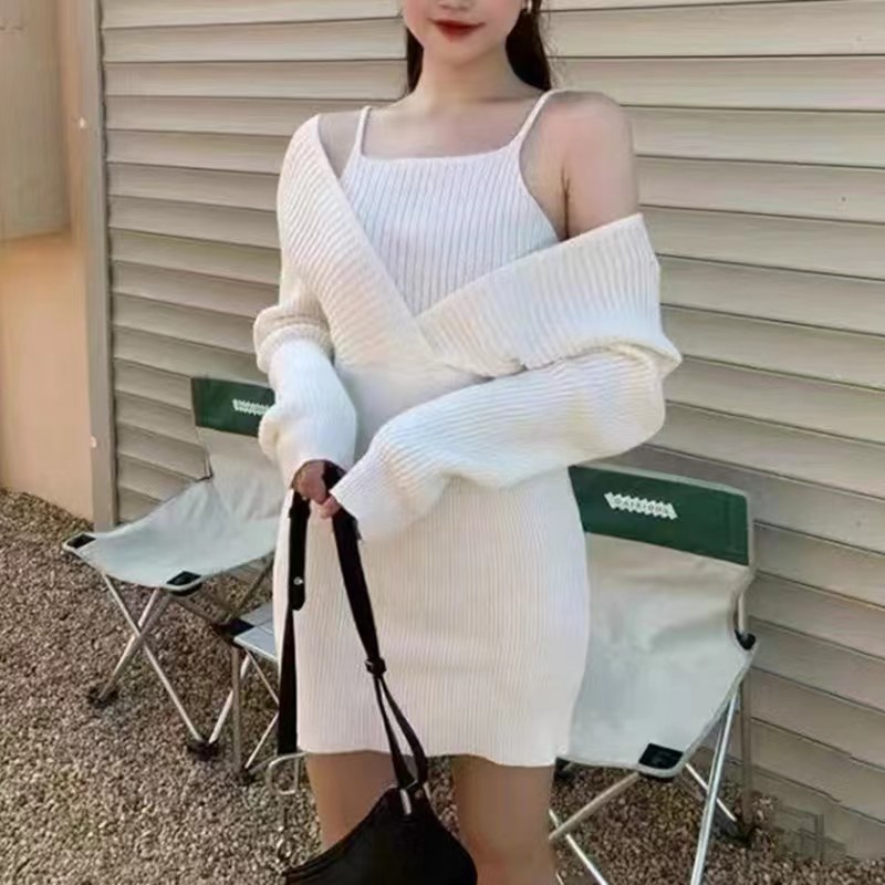 Knitted dress women's fake two-piece black long-sleeved hip-covering short skirt autumn and winter 2023 new inner base skirt