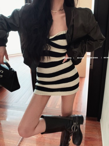 Real shot of retro fashionable hot girl knitted skirt with advanced inner layering and slimming woolen tube top dress