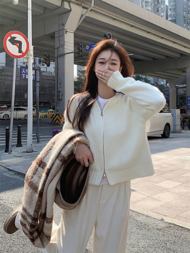 Actual shot of Korean chic autumn and winter simple, lazy and warm multi-color zipper sweater suit three-piece set