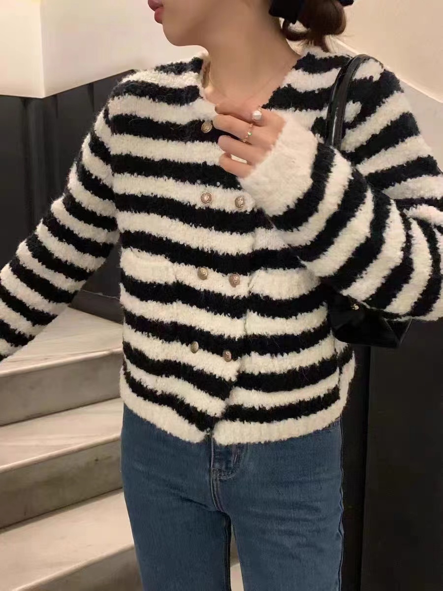 Temperament small fragrant gold button sweater cardigan thick round neck sweater for women