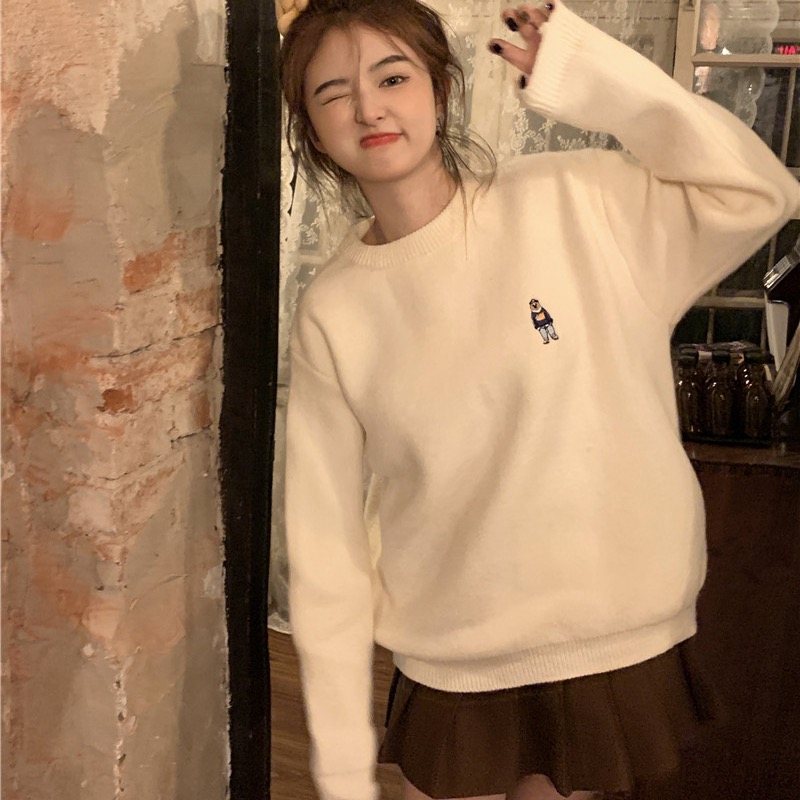 White bear embroidered round neck sweater for women, lazy autumn and winter inner layering top, loose soft waxy thick sweater