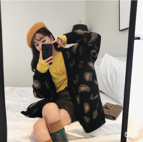 Japanese retro outer sweater for women in autumn and winter new style lazy style loose autumn leopard print knitted cardigan jacket