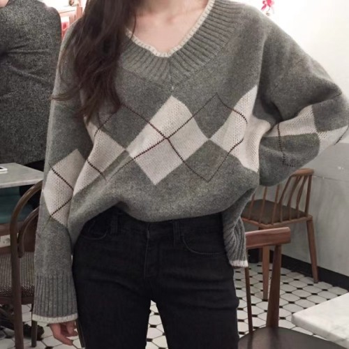 Loose ins Korean version  autumn and winter new retro diamond v-neck sweater pullover top