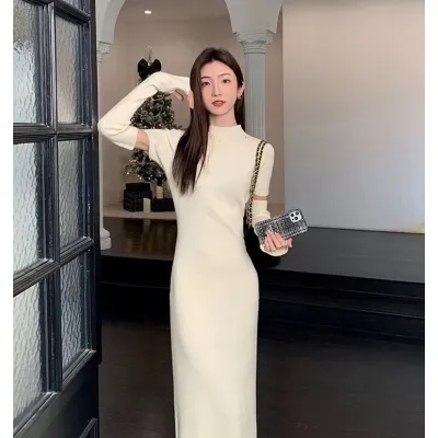 MULVAN半高領針織連衣裙女2023秋冬設計感包臀中長款修身打底裙子