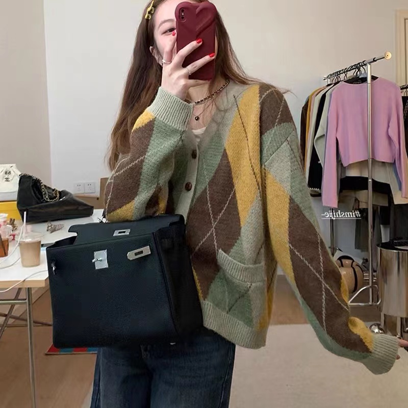 Retro rhombus sweater jacket for women Korean style lazy style loose soft waxy V-neck versatile autumn and winter outer knitted cardigan