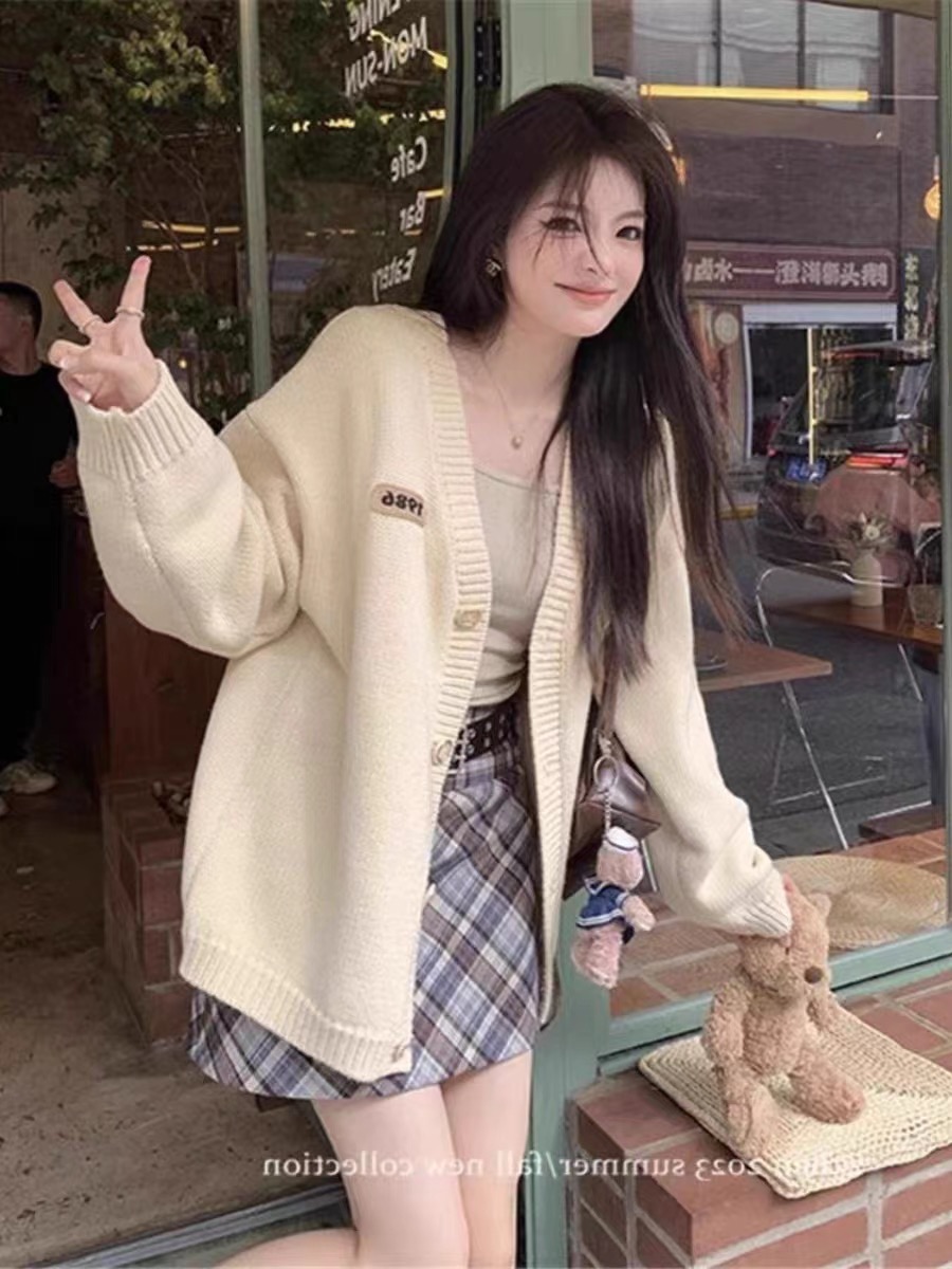 Lazy style knitted cardigan for women Korean style loose and gentle temperament college style small casual sweater jacket autumn