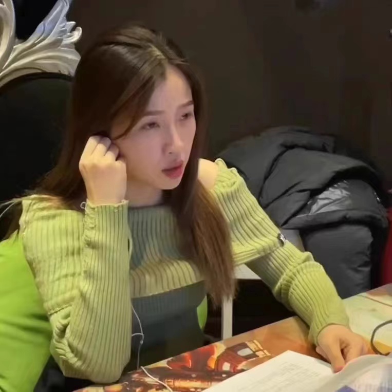 孫珍妮同款一字領露肩針織上衣女2023新款修身純欲辣妹打底毛衣秋
