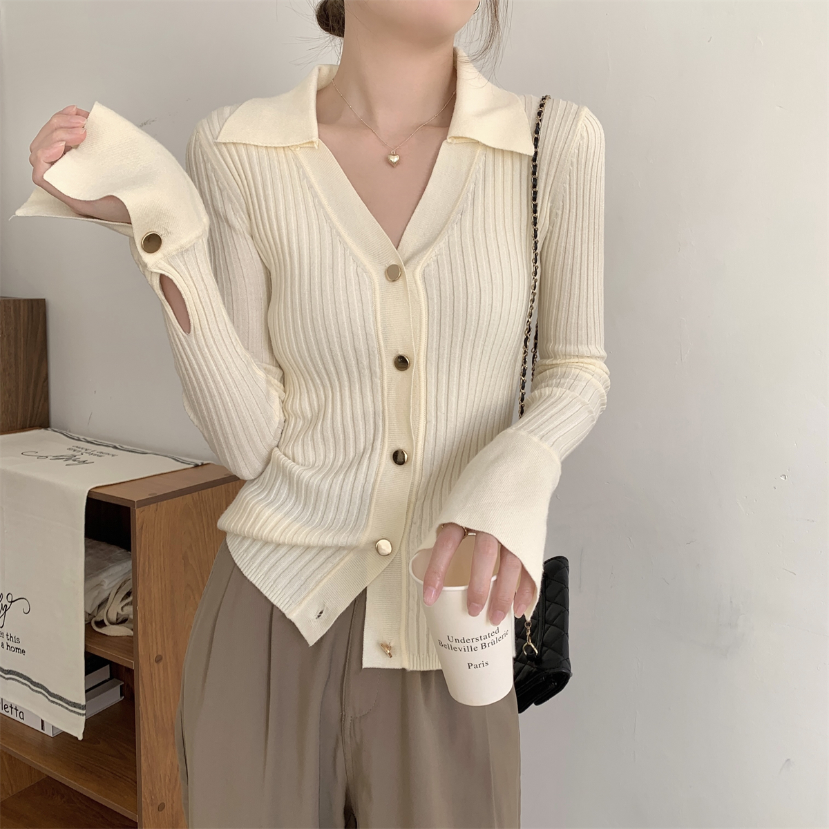 Actual shot of autumn and winter Korean style slim fit polo collar metal buckle bell sleeves with knitted cardigan sweater inside