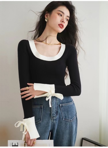 Autumn and winter new retro V-neck loose top design short sweater women's French long-sleeved small fragrant jacket