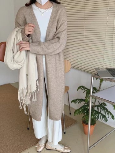 Mid-length cardigan for women knitted over the knee 2023 spring and autumn new style lazy v-neck coat sweater