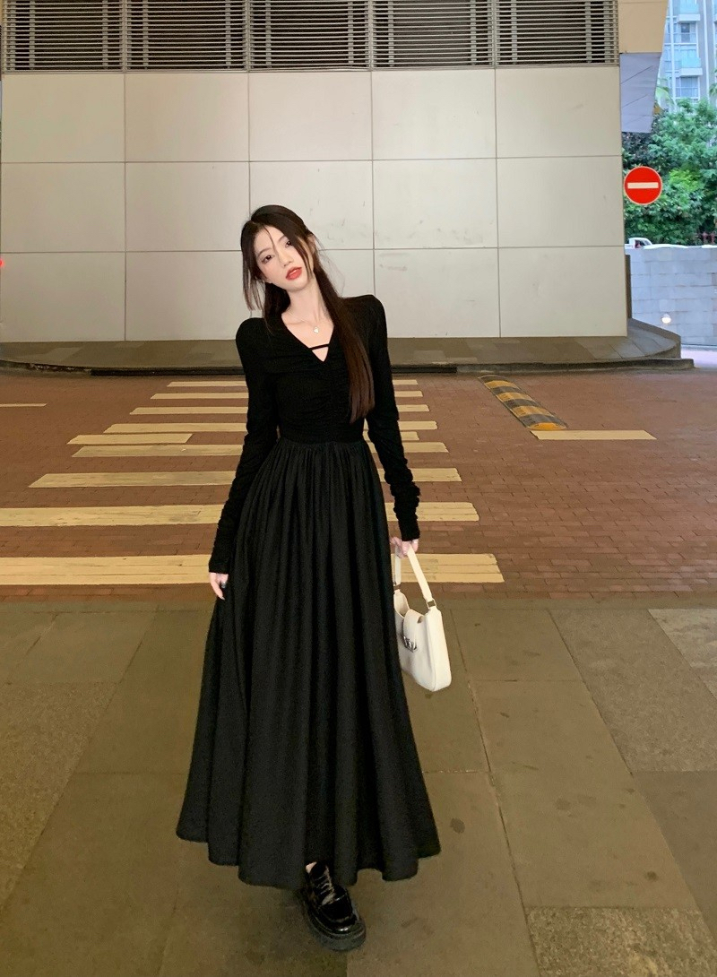 Autumn wear high-end 2023 autumn and winter new dress black long skirt with waist French skirt women's clothing