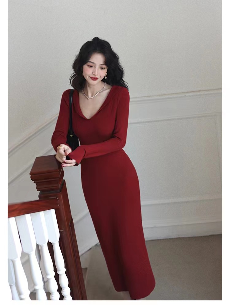 Homemade Hong Kong style retro V-neck long-sleeved knitted dress high-waisted and slim mid-length hip skirt for women in winter