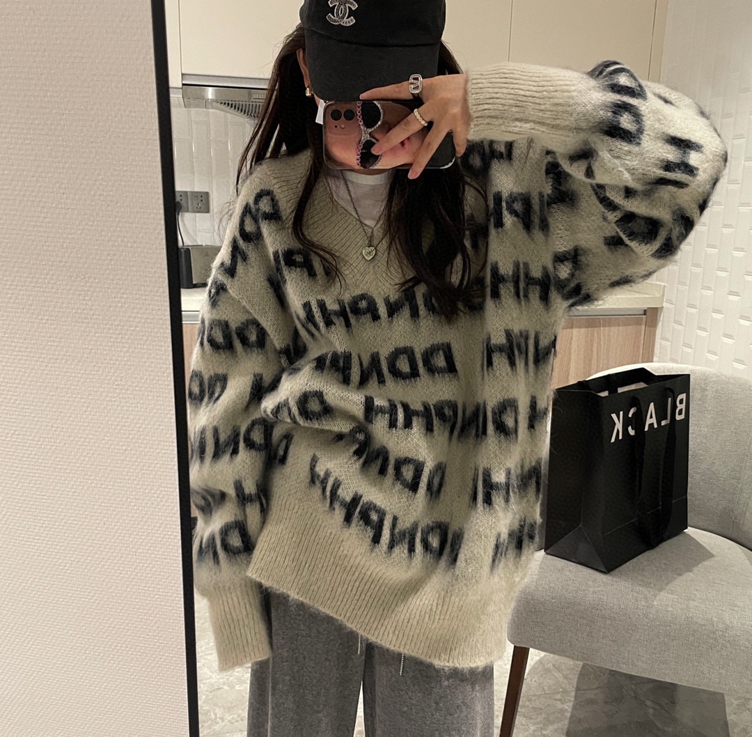 High-end soft waxy mohair V-neck pullover sweater for women in autumn and winter thickened Korean style lazy style sweater top