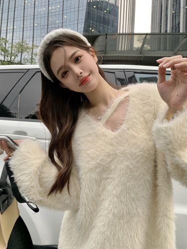 Lazy style imitation mink V-neck long-sleeved sweater for women winter plush soft and waxy loose pullover top