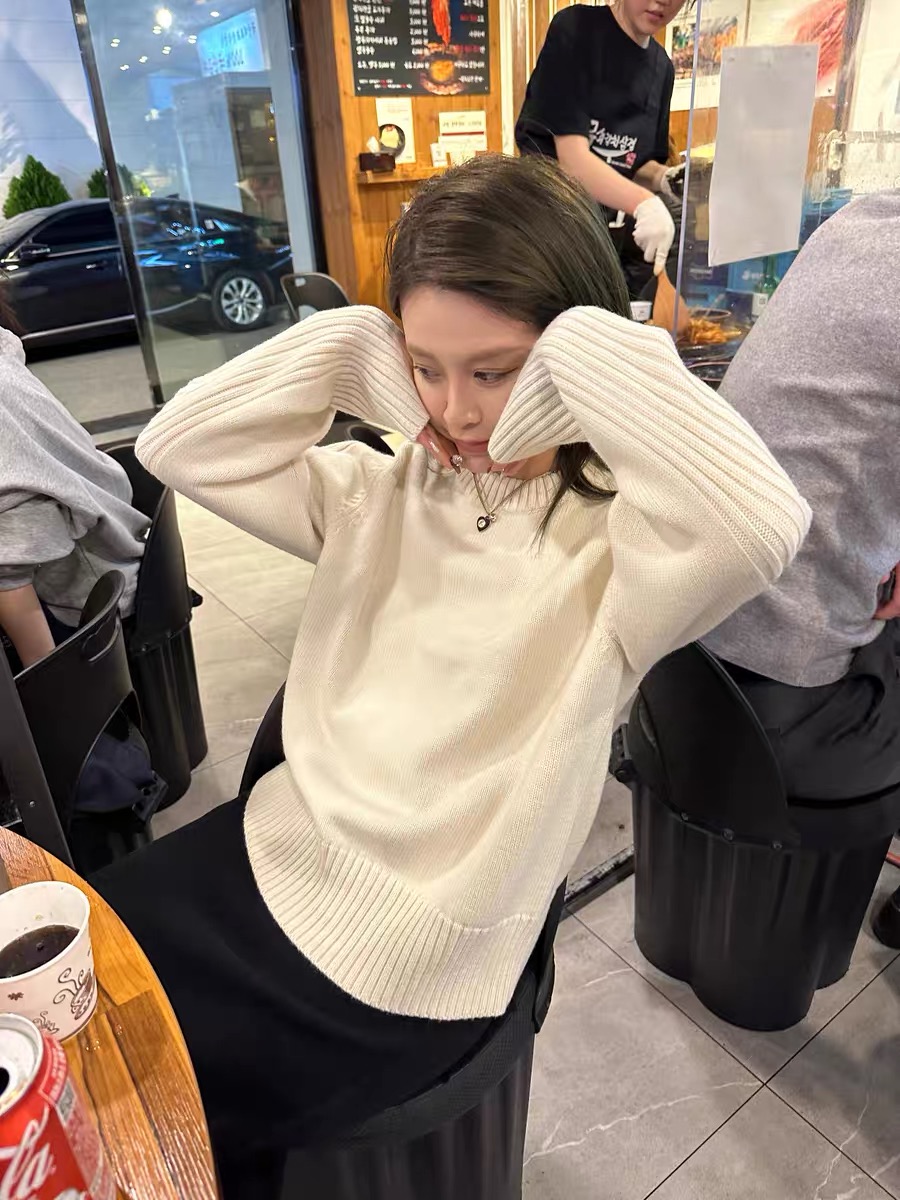 Basic round neck pit bottoming sweater for women 2023 autumn and winter new bright color simple fashion versatile inner sweater