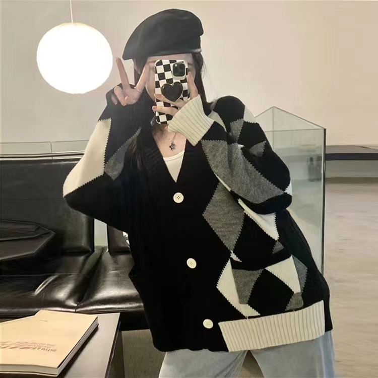 College style retro rhombus knitted cardigan women's jacket autumn and winter 2023 new style lazy style sweater women's trend