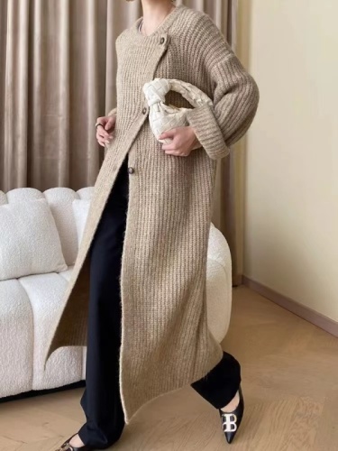 Mid-length knitted cardigan for women in autumn and winter new Korean style loose and lazy design niche thick woolen coat jacket