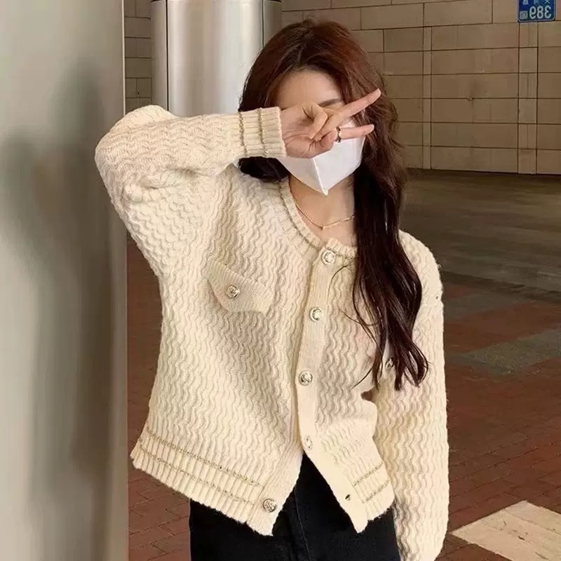 Xiaoxiangfeng knitted cardigan 2023 early autumn new Korean style soft milk style loose sweater jacket trendy