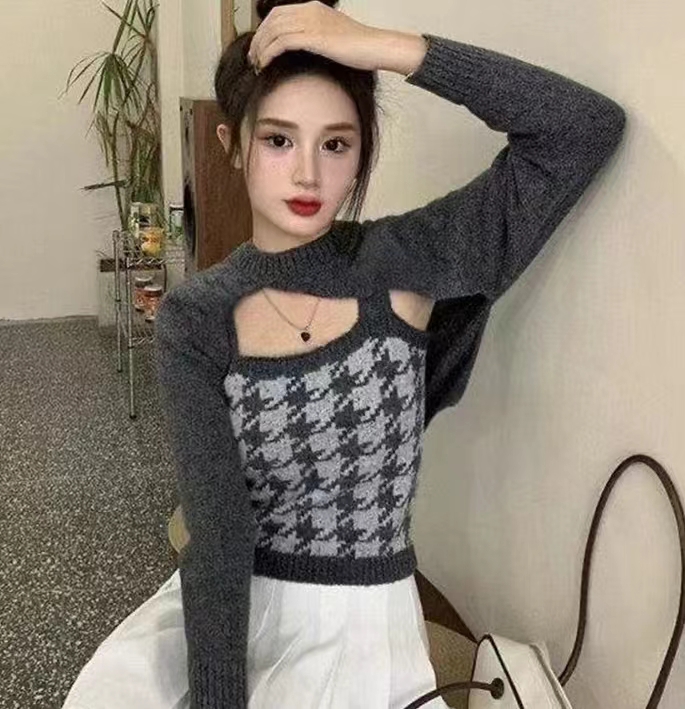 Knitted cardigan suspender two-piece set 2023 new hot girl suit wear plaid short vest women's clothing