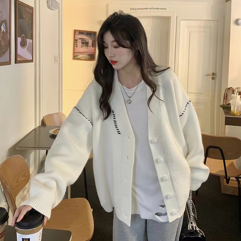 Designed high-end sweater jacket 2023 autumn new style lazy style loose knitted cardigan top for women