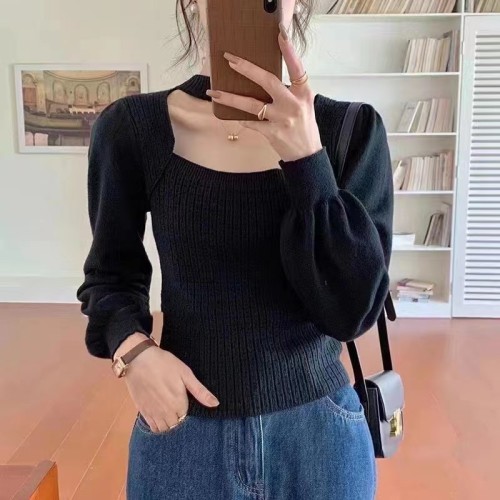 Early autumn square neck leaking clavicle hot girl knitted top women's design niche puff shoulder bottoming shirt for women