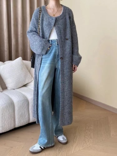 Mid-length knitted cardigan for women in autumn and winter new Korean style loose and lazy design niche thick woolen coat jacket