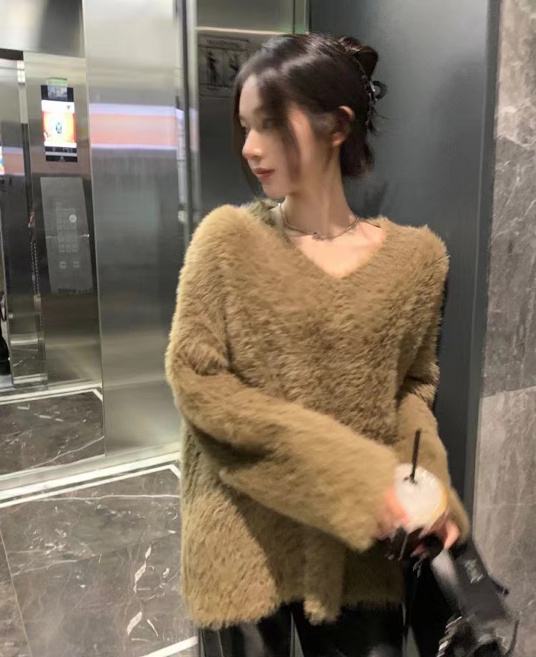 Soft and waxy imitation mink long hair pullover sweater for women in autumn V-neck sweet Korean style lazy style knitted top