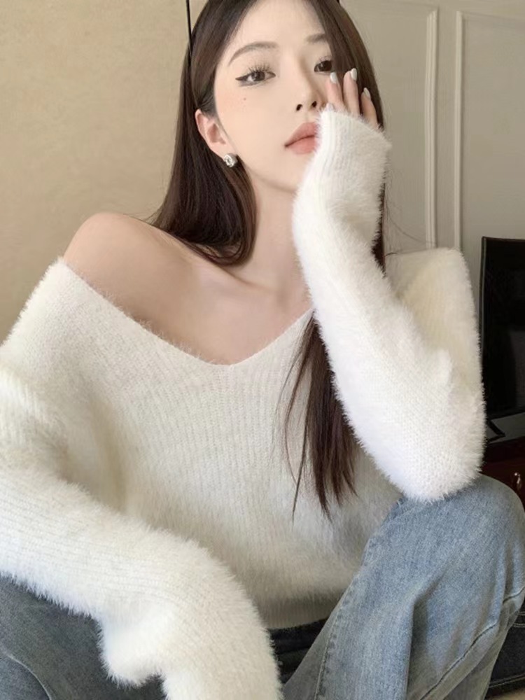 Autumn and winter v-neck soft waxy imitation mink velvet sweater for women, gentle and lazy style, clavicle-exposing short style sweater top