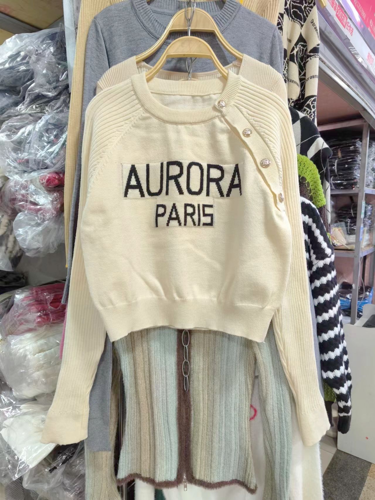 Mengmeng Ja Last Train from Seoul Aurora niche fashionable diagonal button round neck knitted contrast sweater short top