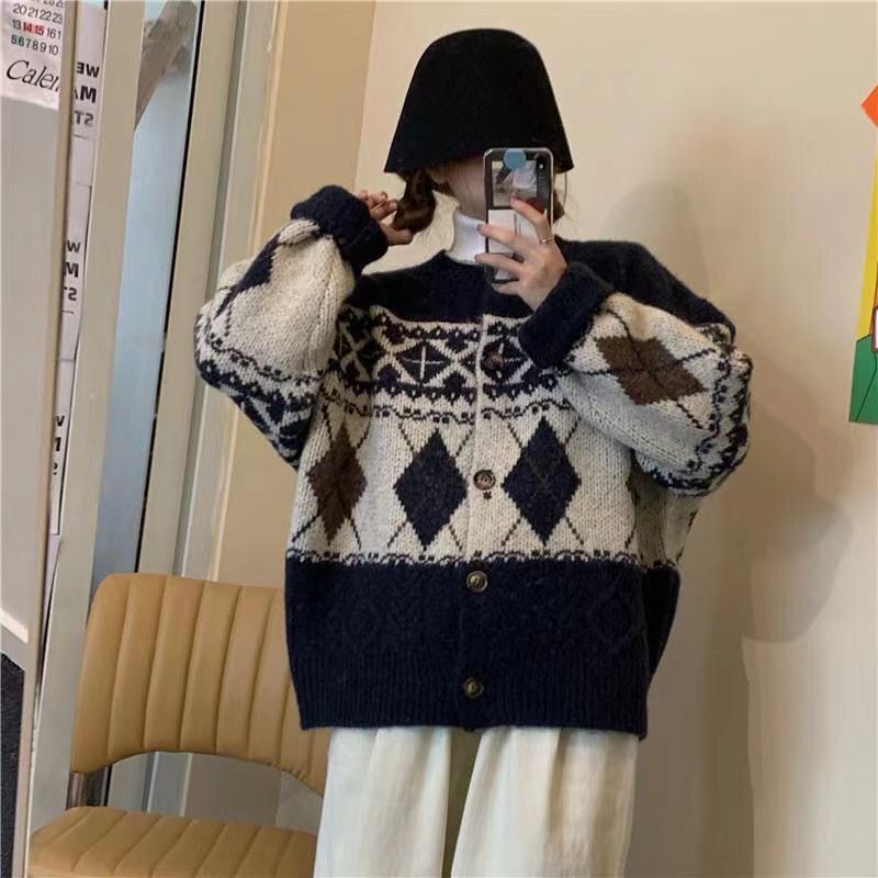 Retro diamond checkered jacquard round neck single-breasted sweater for women, loose, lazy style, slimming, fashionable internet celebrity knitted cardigan
