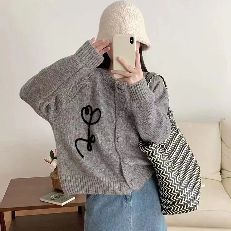 Design niche jacquard embroidery soft waxy sweater women's autumn and winter outer wear lazy loose knitted cardigan jacket top