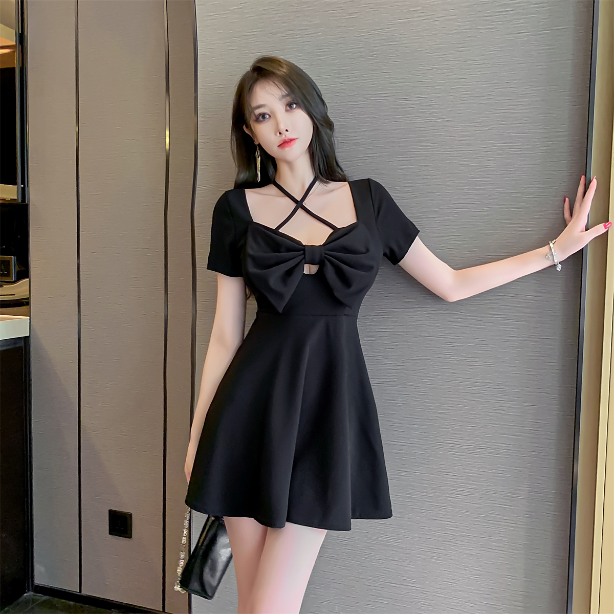 Low-cut, hollow, tiny, oversized bow, slim-fit waist and large swing dress, high-end