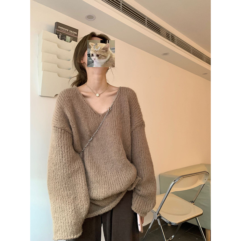 Design niche knitted top new style soft and lazy style V-neck sweater for women autumn and winter inner wear