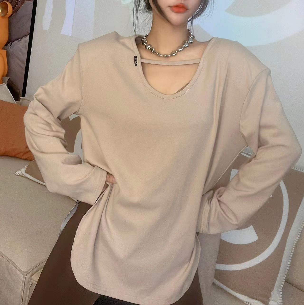 Pure lust style u-neck irregular top 2023 autumn and winter new slit bottoming shirt high-end loose and chic t-shirt for women