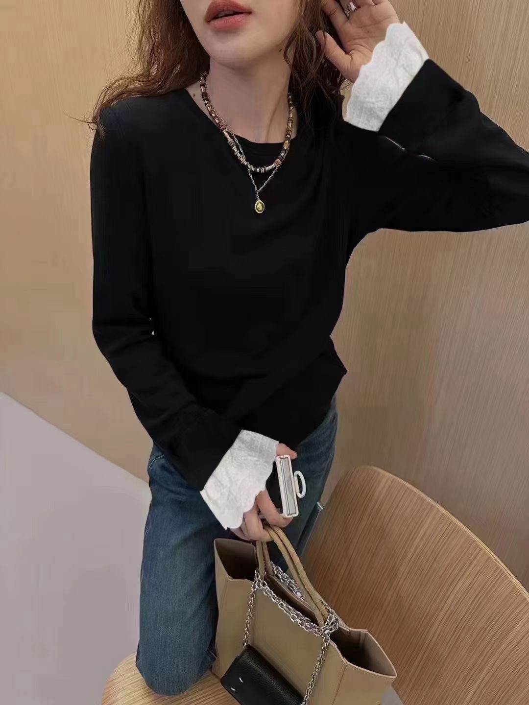European bottoming shirt for women 2023 autumn and winter new Korean version lace contrasting color long-sleeved T-shirt fashionable slim inner top