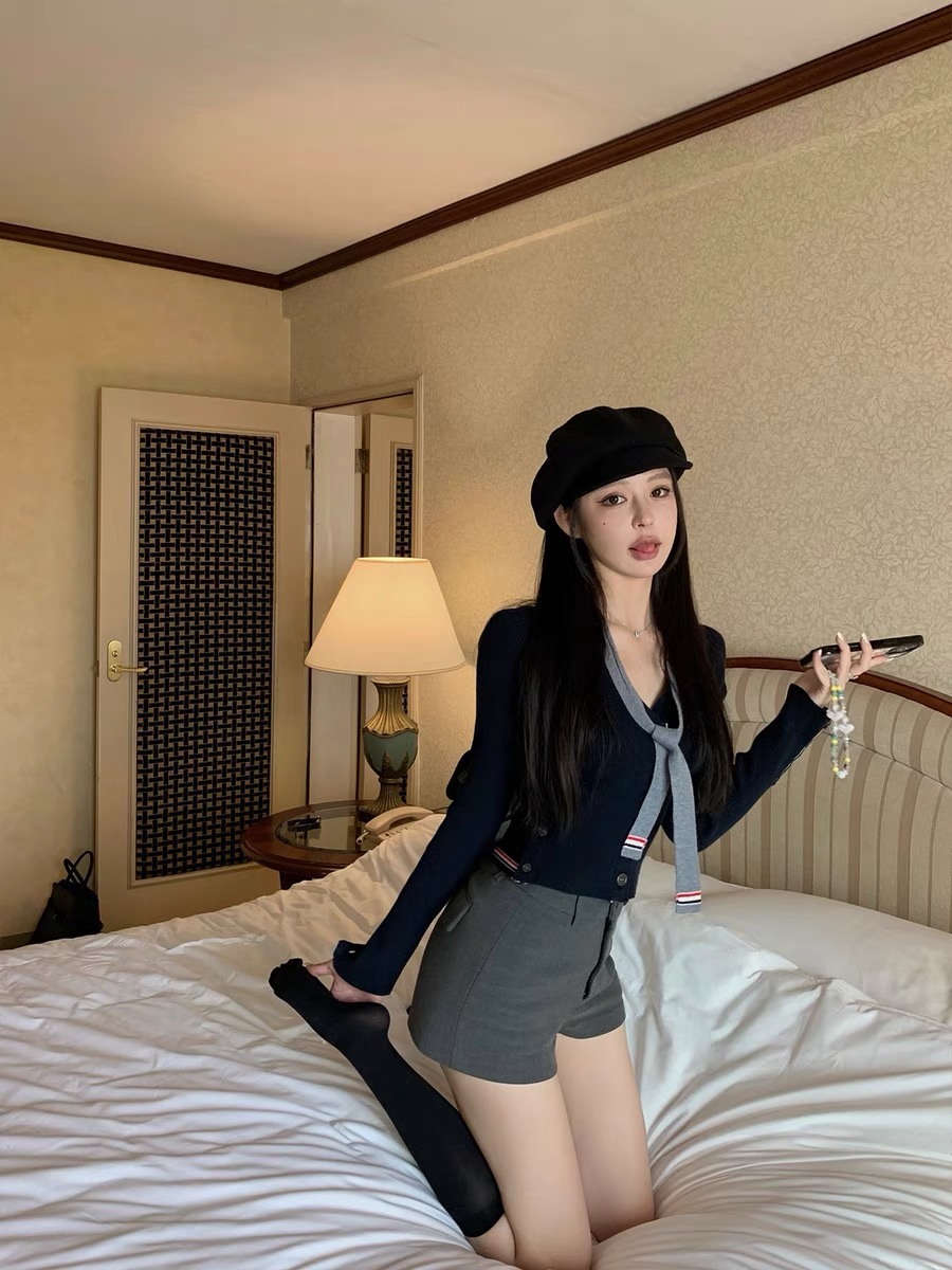 早安樊樊T.B撞色飄帶設計V領顯瘦針織開衫女秋冬百搭韓系內搭毛衣