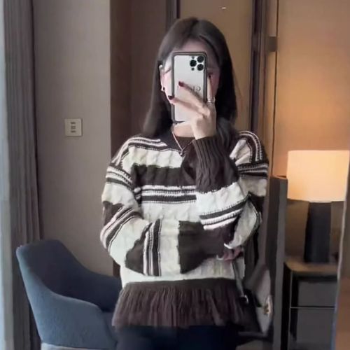 Chic design high-end atmospheric striped wool top women's early autumn and winter chic unique niche sweater Antarctic velvet