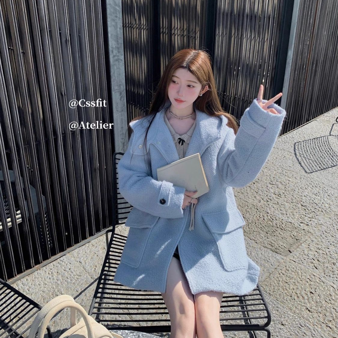 2023 autumn and winter new style French design high-end solid color woolen coat plus velvet versatile horn buckle hooded coat