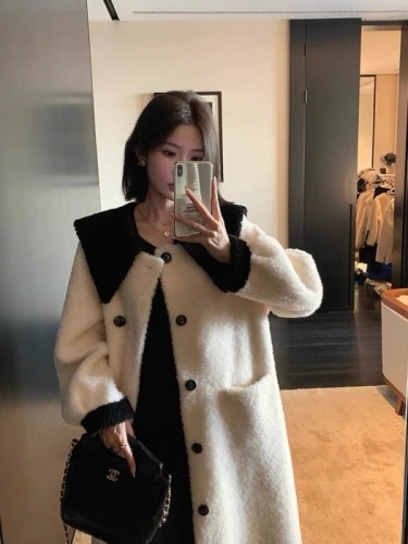 Thickened fur one-piece lamb wool coat for women mid-length cotton coat  new winter unique coat super good-looking
