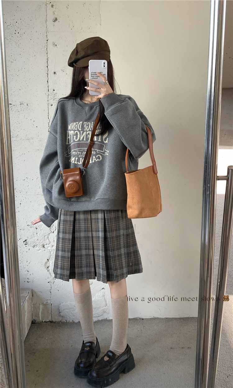 實拍~大碼復古嬰兒絨衛衣女字母寬鬆韓系上衣+格紋百褶半身裙