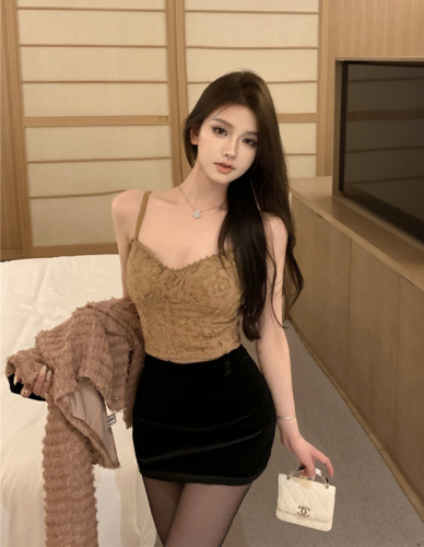 Real shot of retro slimming style jacket + lace breast pad camisole + gold velvet hip-covering skirt for women