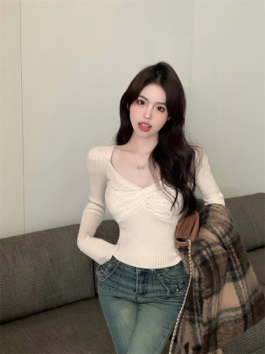Real shot of v-neck twisted knitted sweater long-sleeved slim short sweater pit bottoming top